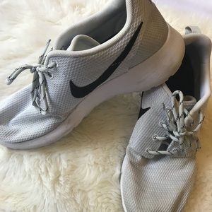 Nike roshes